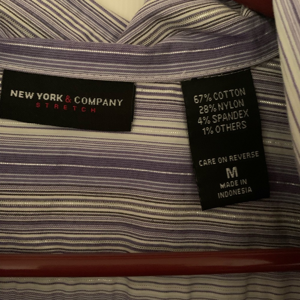 Size medium button down - Picture 2 of 3